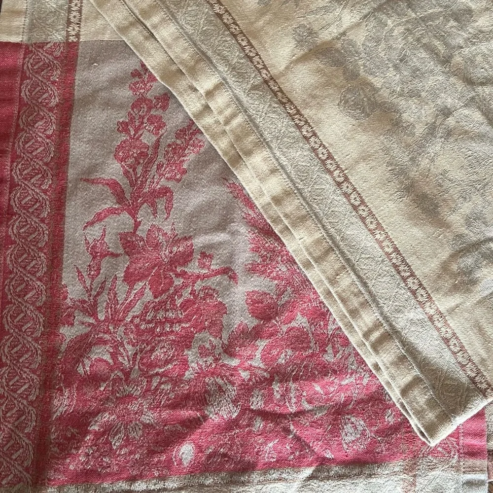 Williams Sonoma Vintage Table Runner